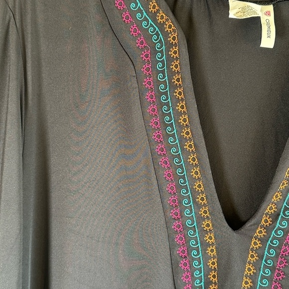 Cremieux Black V-neck 3/4 Sleeve Tunic Blouse with Embroidered Detail Sz S - Picture 7 of 9
